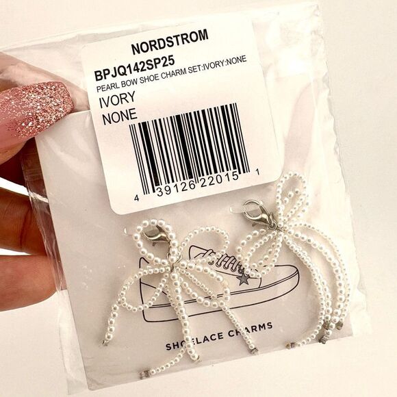 Nordstrom White Pearl Bow Shoe Charms - NWT - I have 3 pairs - Picture 4 of 5